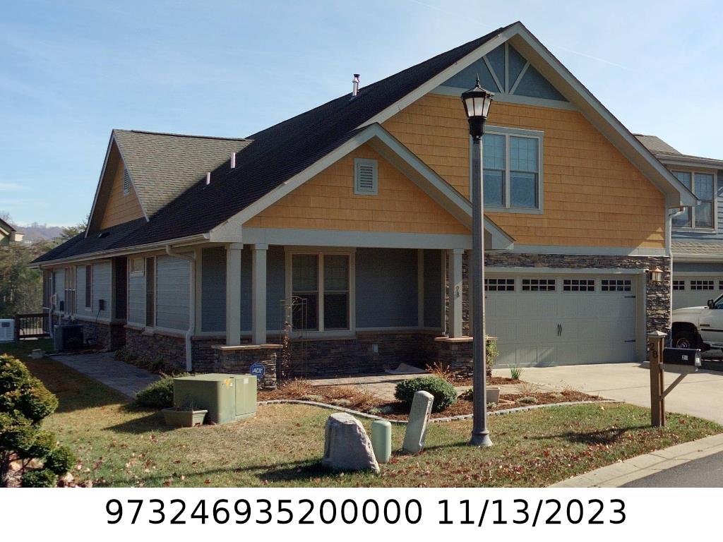A picture of the property located at 28 CRAFTSMAN VIEW DR, ASHEVILLE NC 28804.