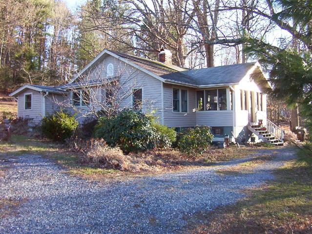 A picture of the property located at 586 AIKEN RD, ASHEVILLE NC 28804.