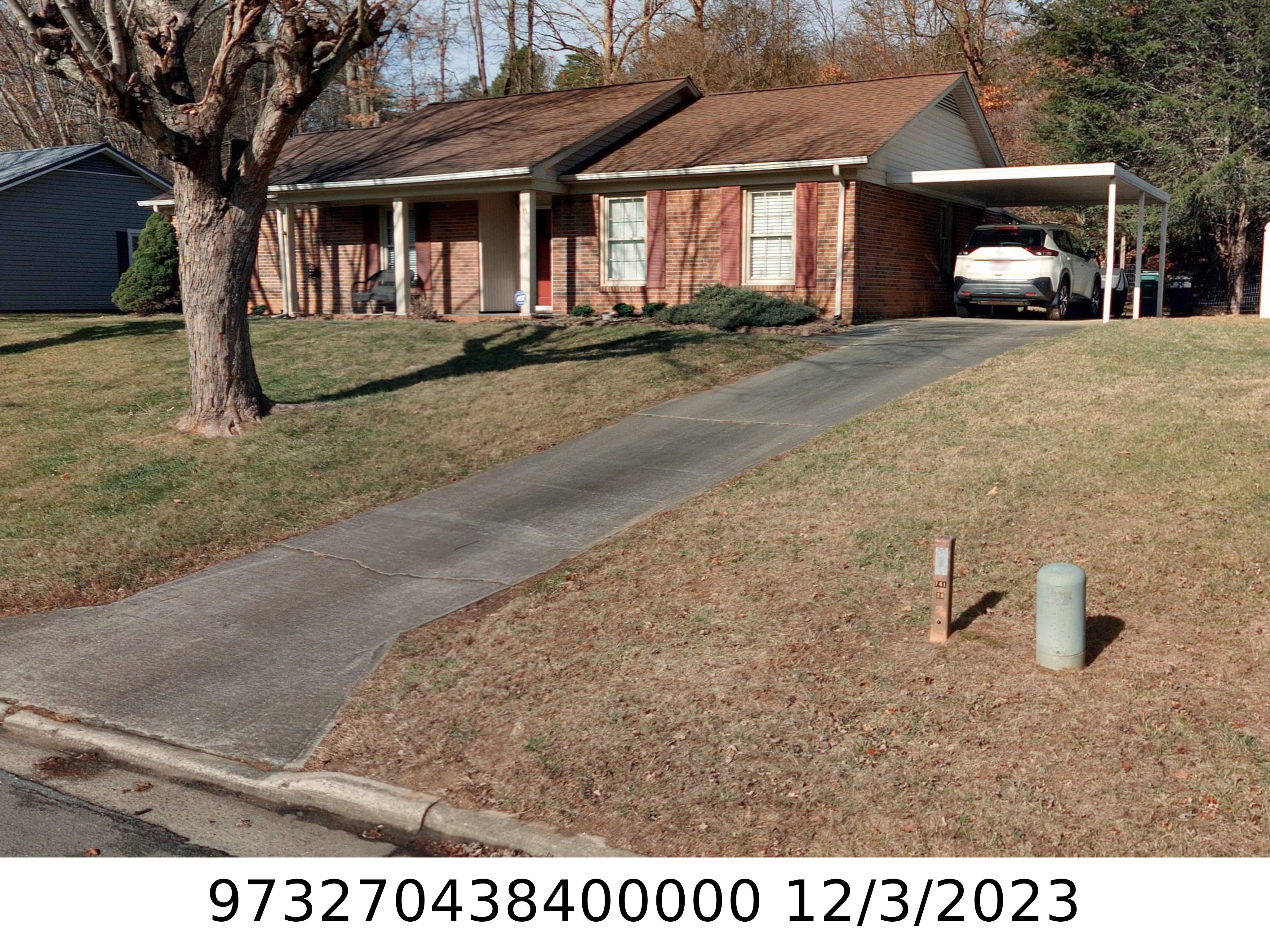 A picture of the property located at 11 KNOLL RIDGE DR, ASHEVILLE NC 28804.