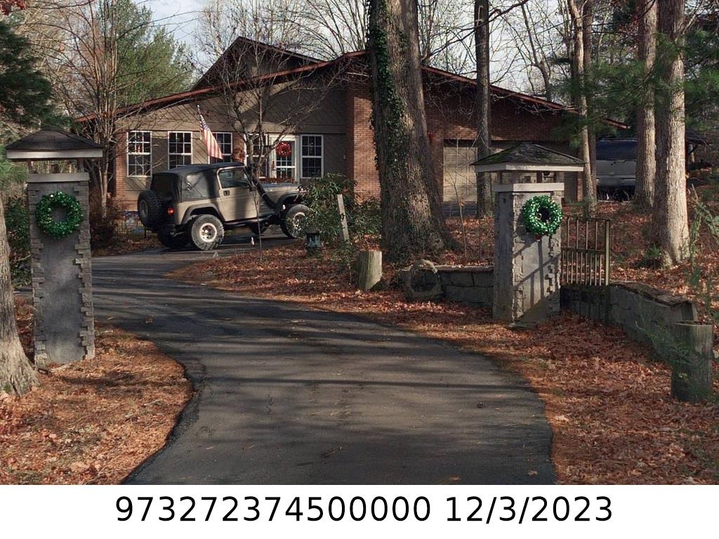 A picture of the property located at 8 HICKORY LN, ASHEVILLE NC 28804.