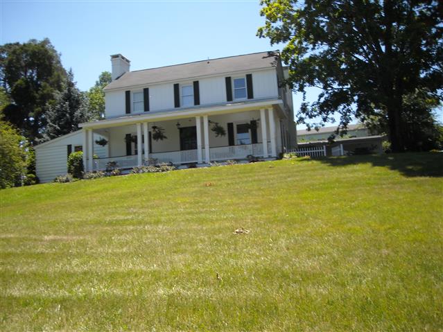 A picture of the property located at 9 A B EMBLEM DR, WEAVERVILLE NC 28787.