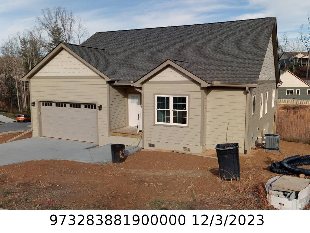 A picture of the property located at 27 ROBIN ROOST RD, WEAVERVILLE NC 28787.