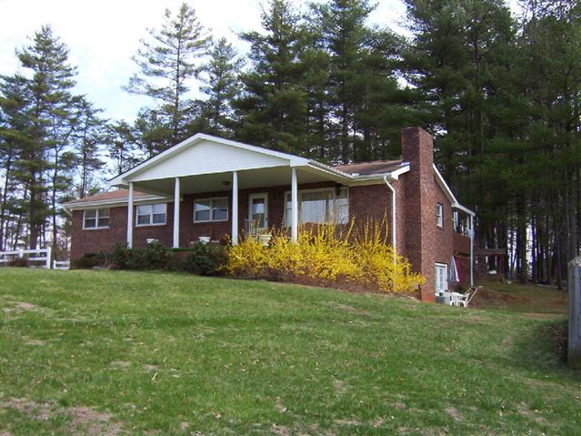 A picture of the property located at 104 DEERBORNE LN, WEAVERVILLE NC 28787.