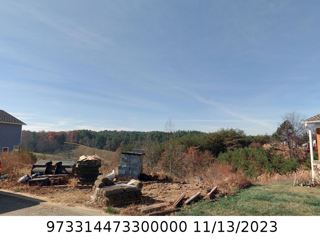 A picture of the property located at 33 SAGE CREST LOOP, WEAVERVILLE NC 28787.