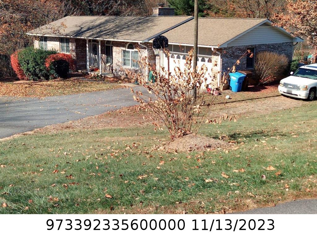 A picture of the property located at 4 PENNY LN, WEAVERVILLE NC 28787.