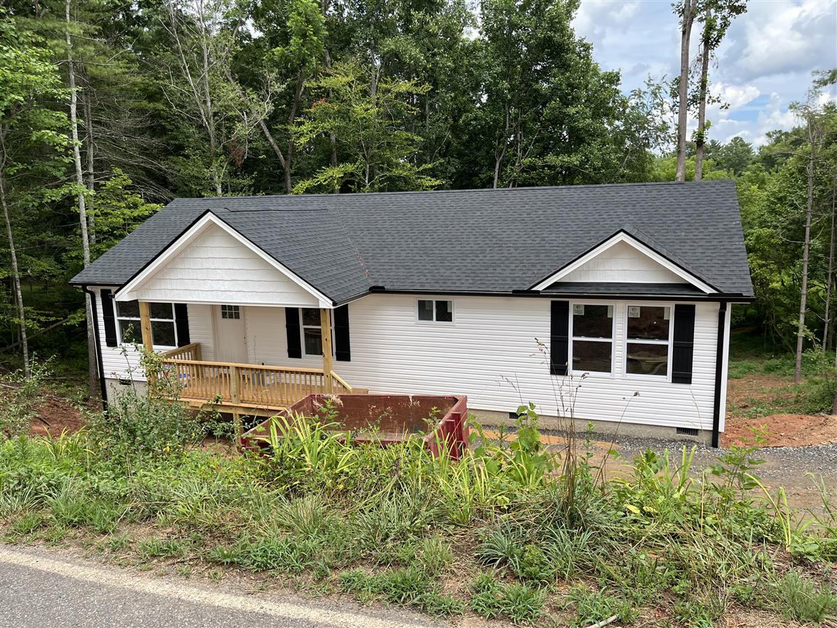 A picture of the property located at 7 GREENRIDGE RD, WEAVERVILLE NC 28787.
