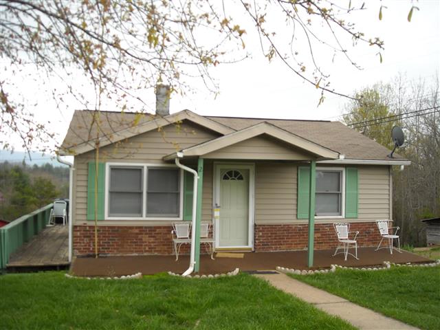 A picture of the property located at 2 TOMMIE LN, WEAVERVILLE NC 28787.