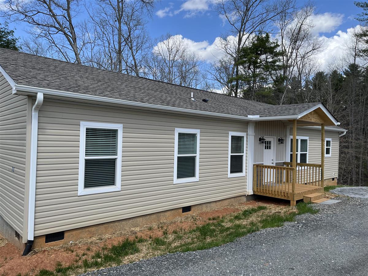 A picture of the property located at 212 WALNUT BRANCH RD, WEAVERVILLE NC 28787.