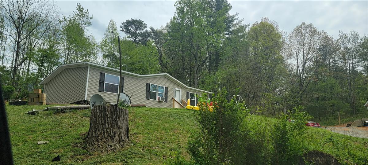 A picture of the property located at 14 FIELDS VIEW LN, WEAVERVILLE NC 28787.