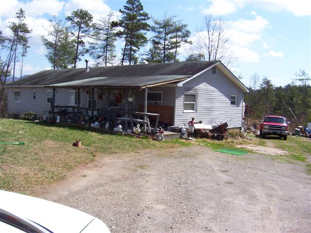 A picture of the property located at 320 SPARROW LN, WEAVERVILLE NC 28787.