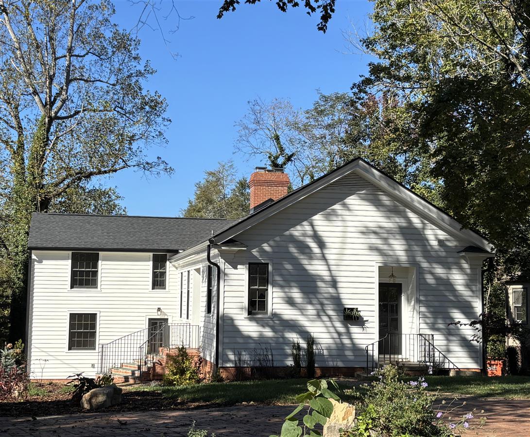 A picture of the property located at 2 BAIRD LN, ASHEVILLE NC 28804.