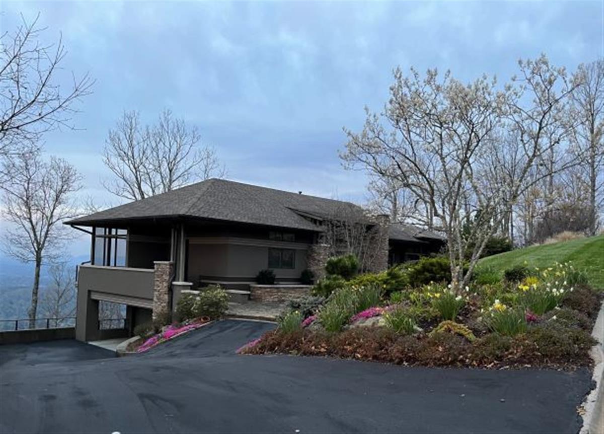A picture of the property located at 52 SUMMIT TOWER CIR, ASHEVILLE NC 28804.