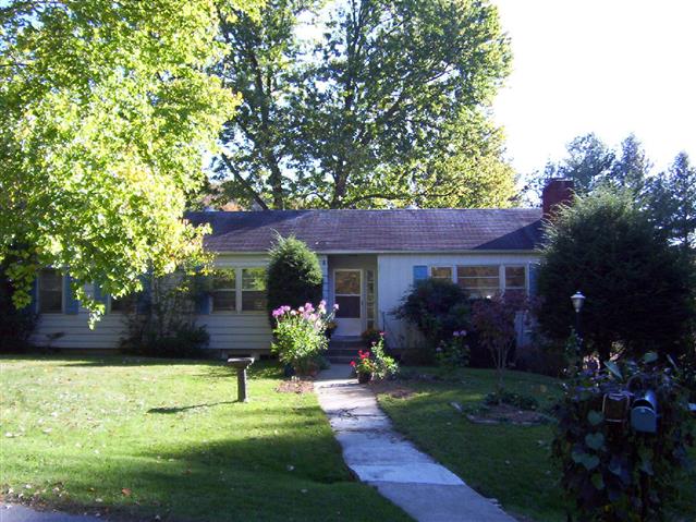 A picture of the property located at 127 RED OAK RD, ASHEVILLE NC 28804.