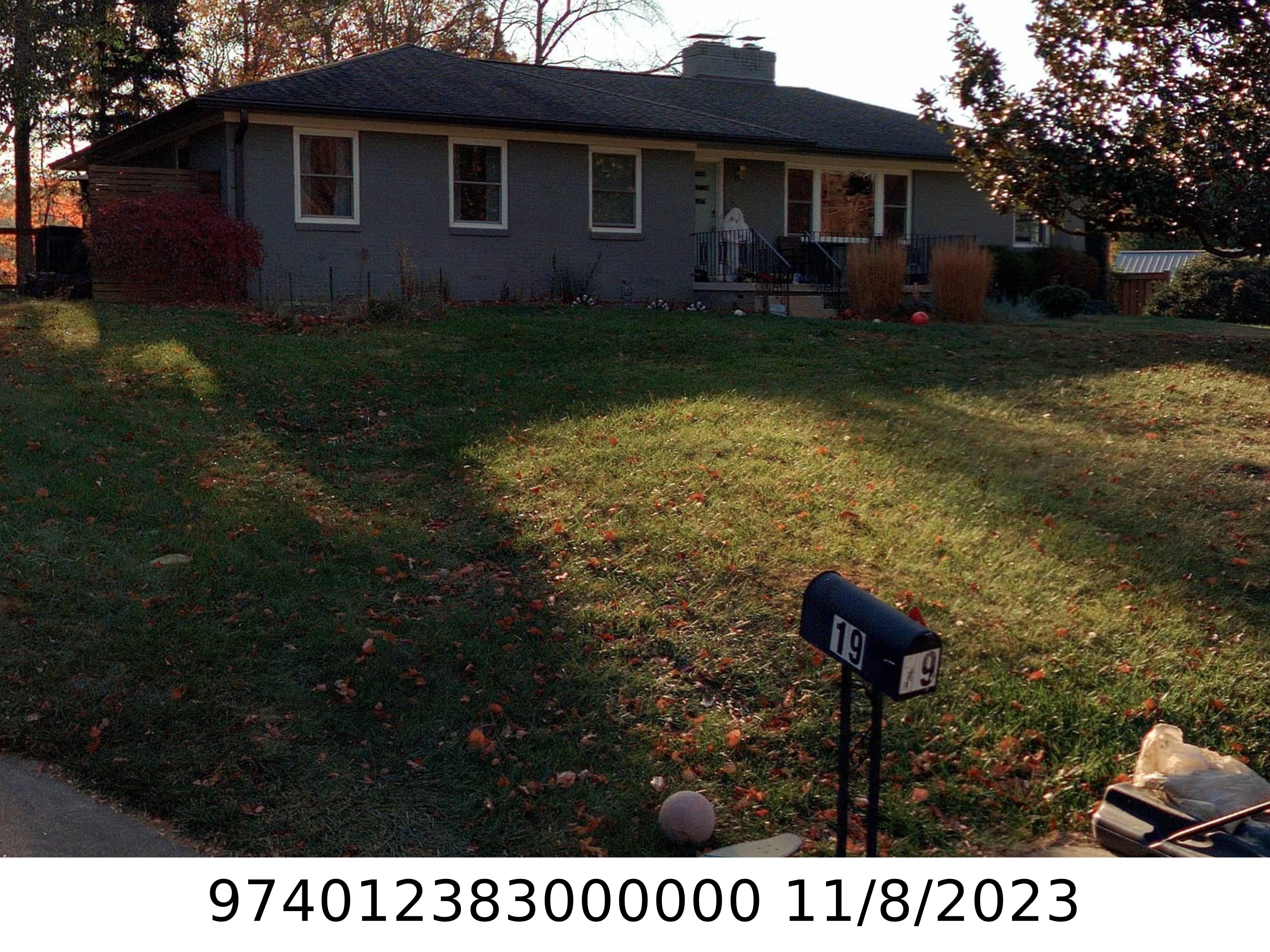 A picture of the property located at 15 GREENLEAF CIR, ASHEVILLE NC 28804.