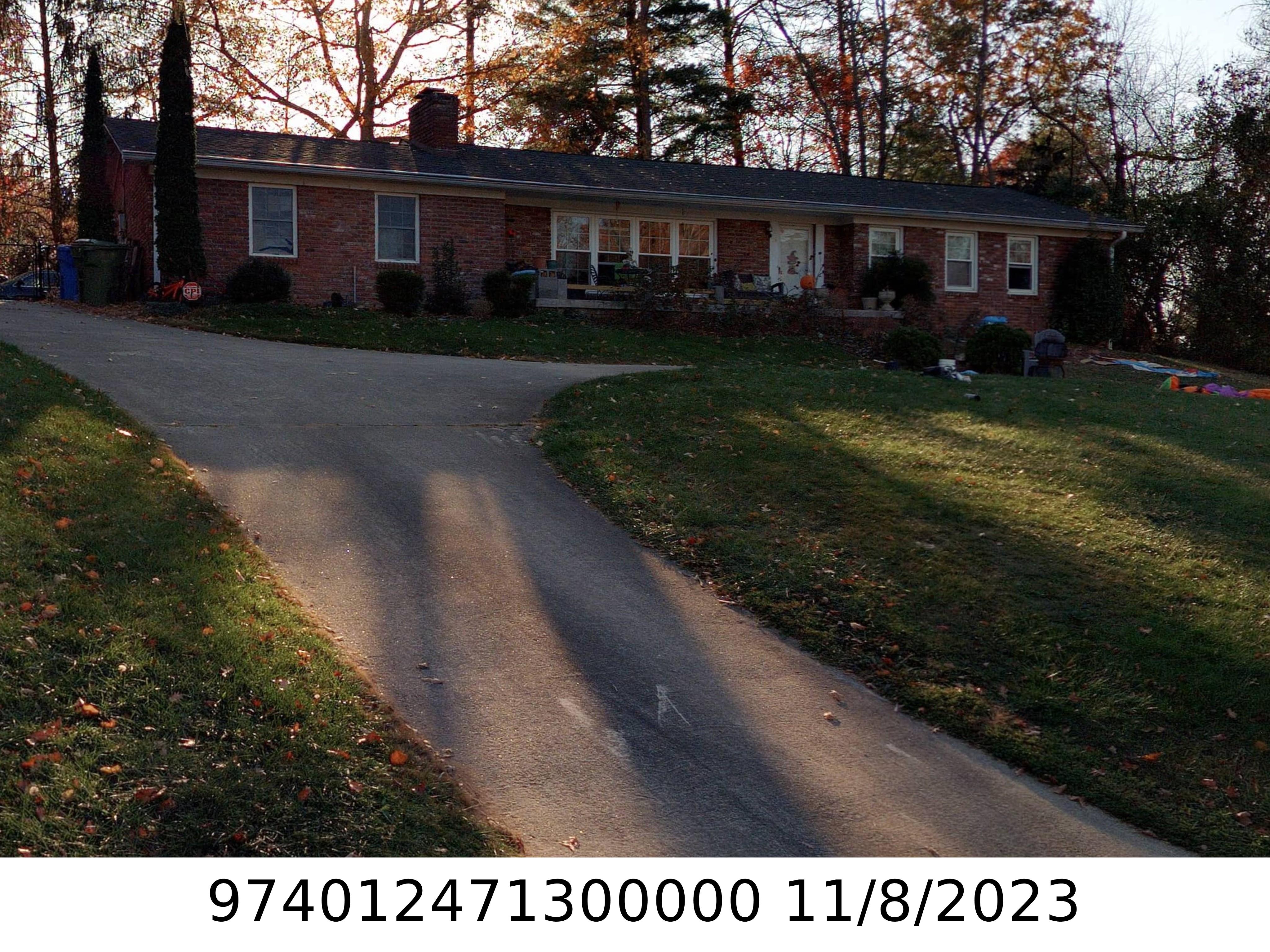 A picture of the property located at 19 GREENLEAF CIR, ASHEVILLE NC 28804.