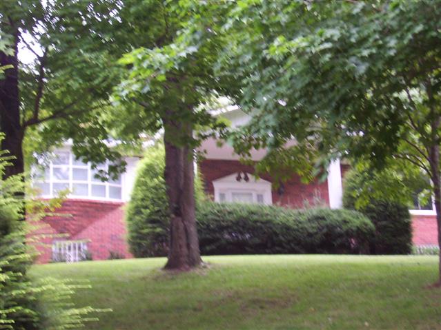 A picture of the property located at 8 GREENLEAF CIRCLE EXT, ASHEVILLE NC 28804.