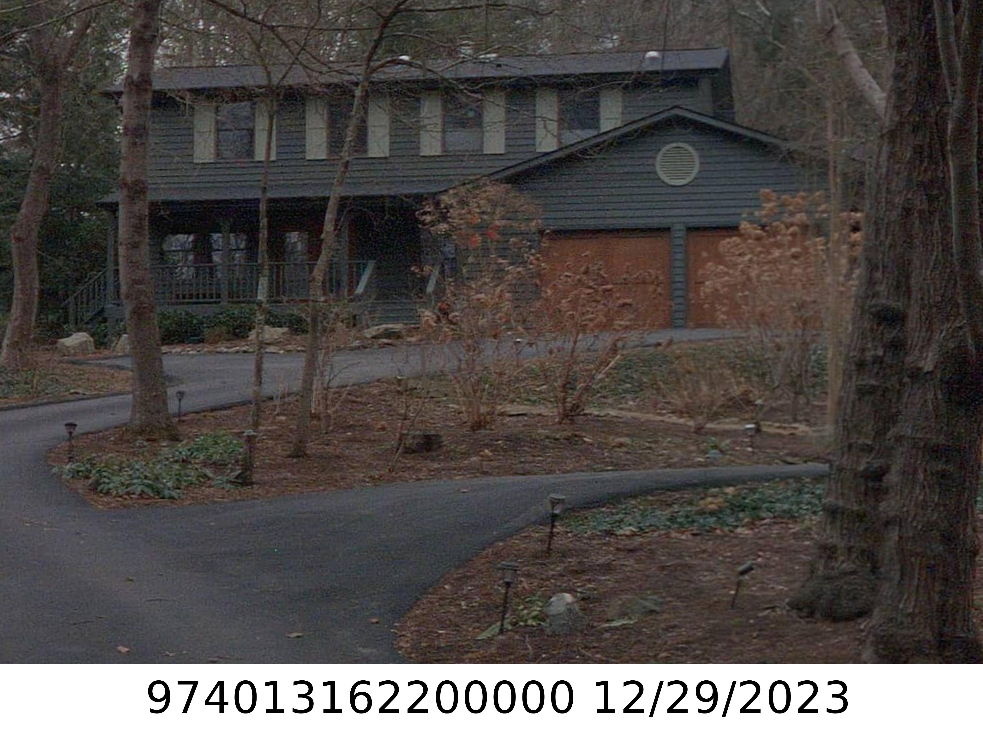 A picture of the property located at 6 LAKESHORE LN, ASHEVILLE NC 28804.