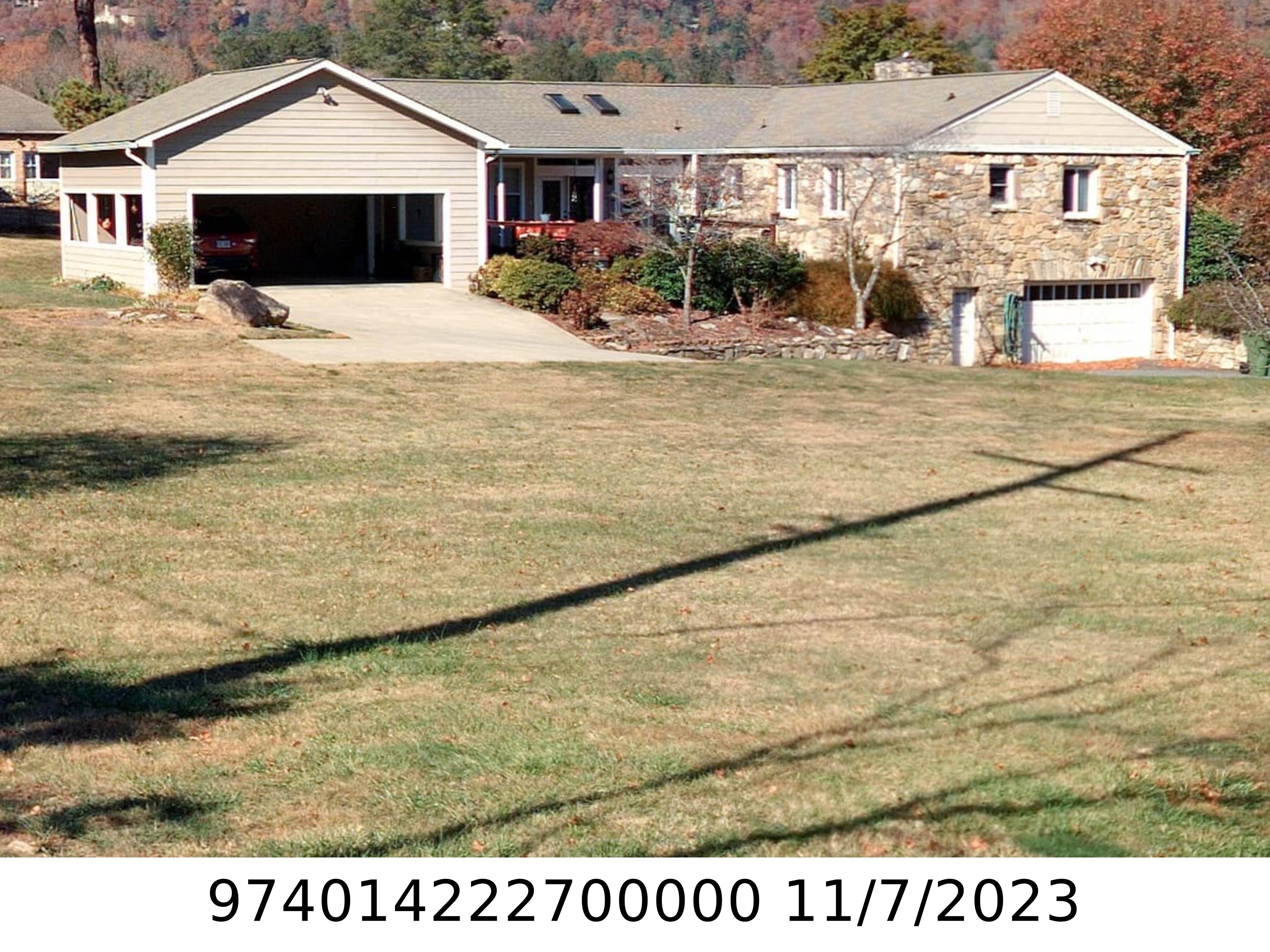 A picture of the property located at 7 EDGEWATER LN, ASHEVILLE NC 28804.