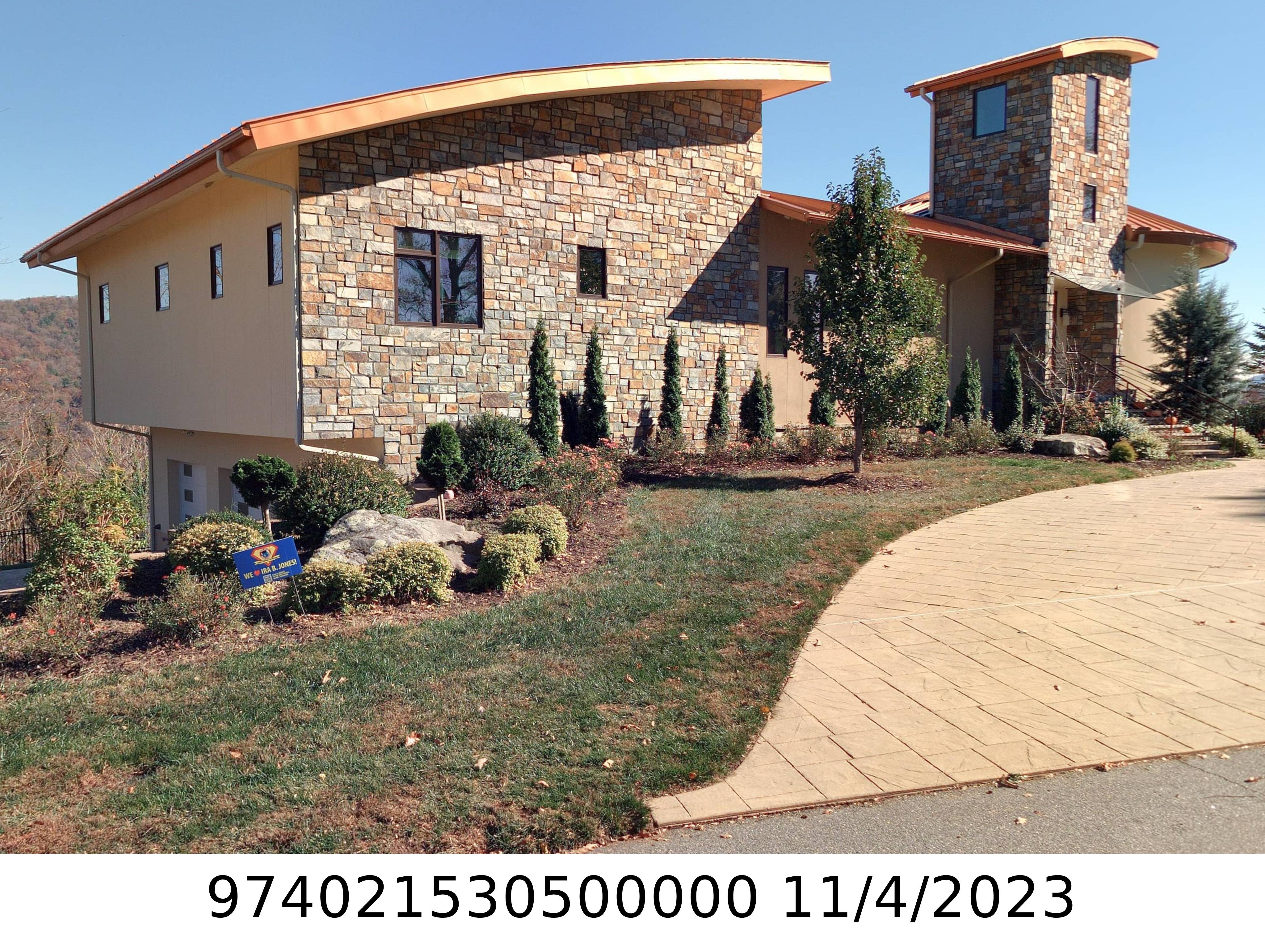 A picture of the property located at 95 HORIZON HILL RD, ASHEVILLE NC 28804.