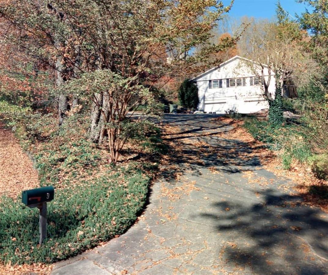 A picture of the property located at 9 SANDON CIR, ASHEVILLE NC 28804.