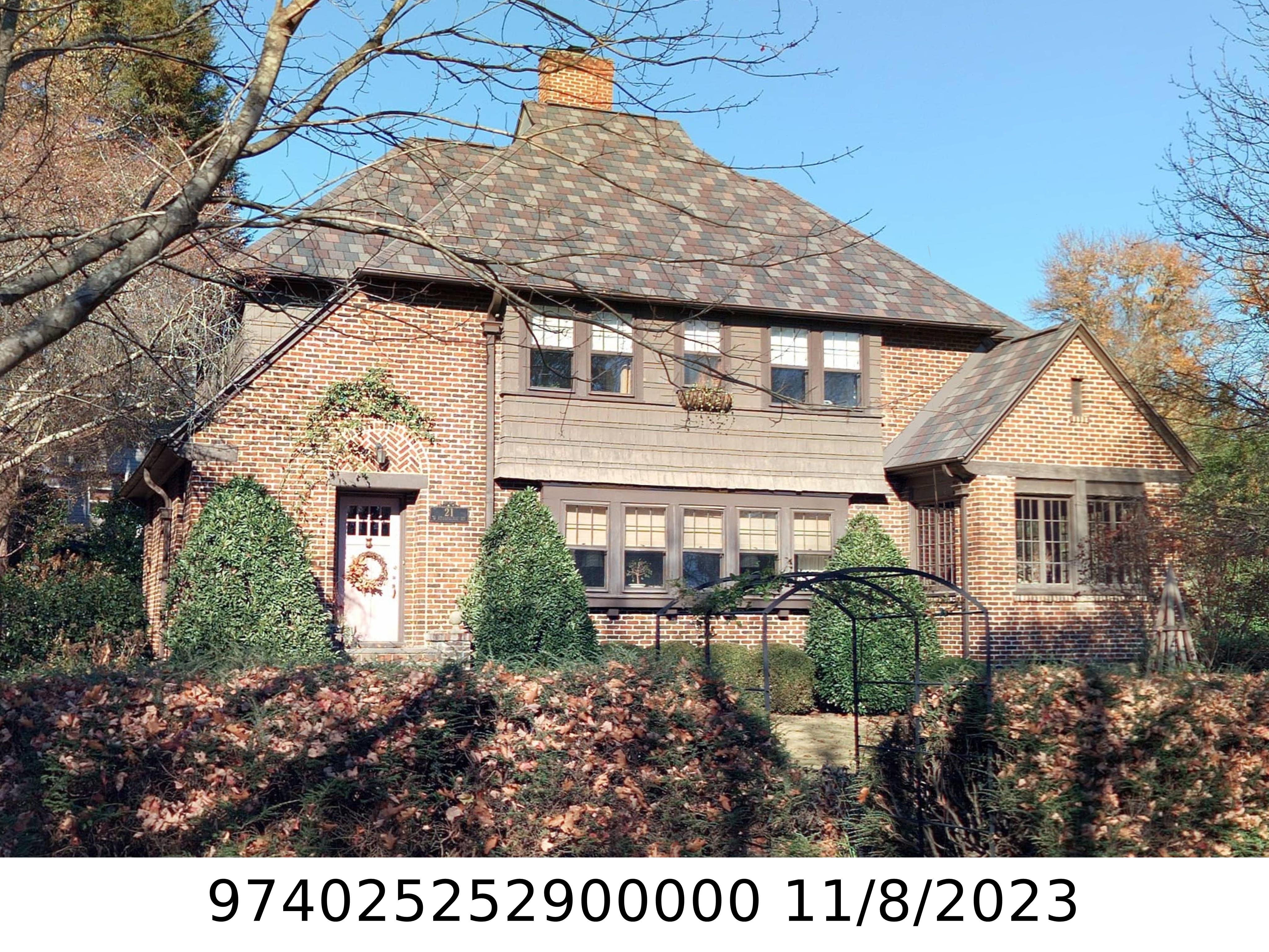 A picture of the property located at 21 W KENSINGTON RD, ASHEVILLE NC 28804.