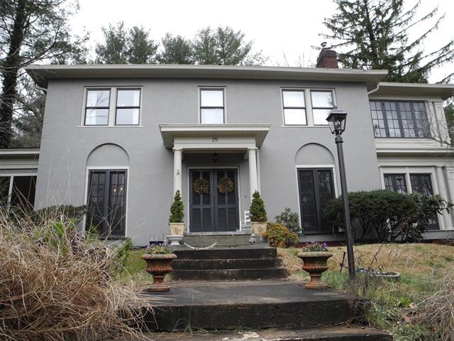 A picture of the property located at 29 MOUNT VERNON CIR, ASHEVILLE NC 28804.