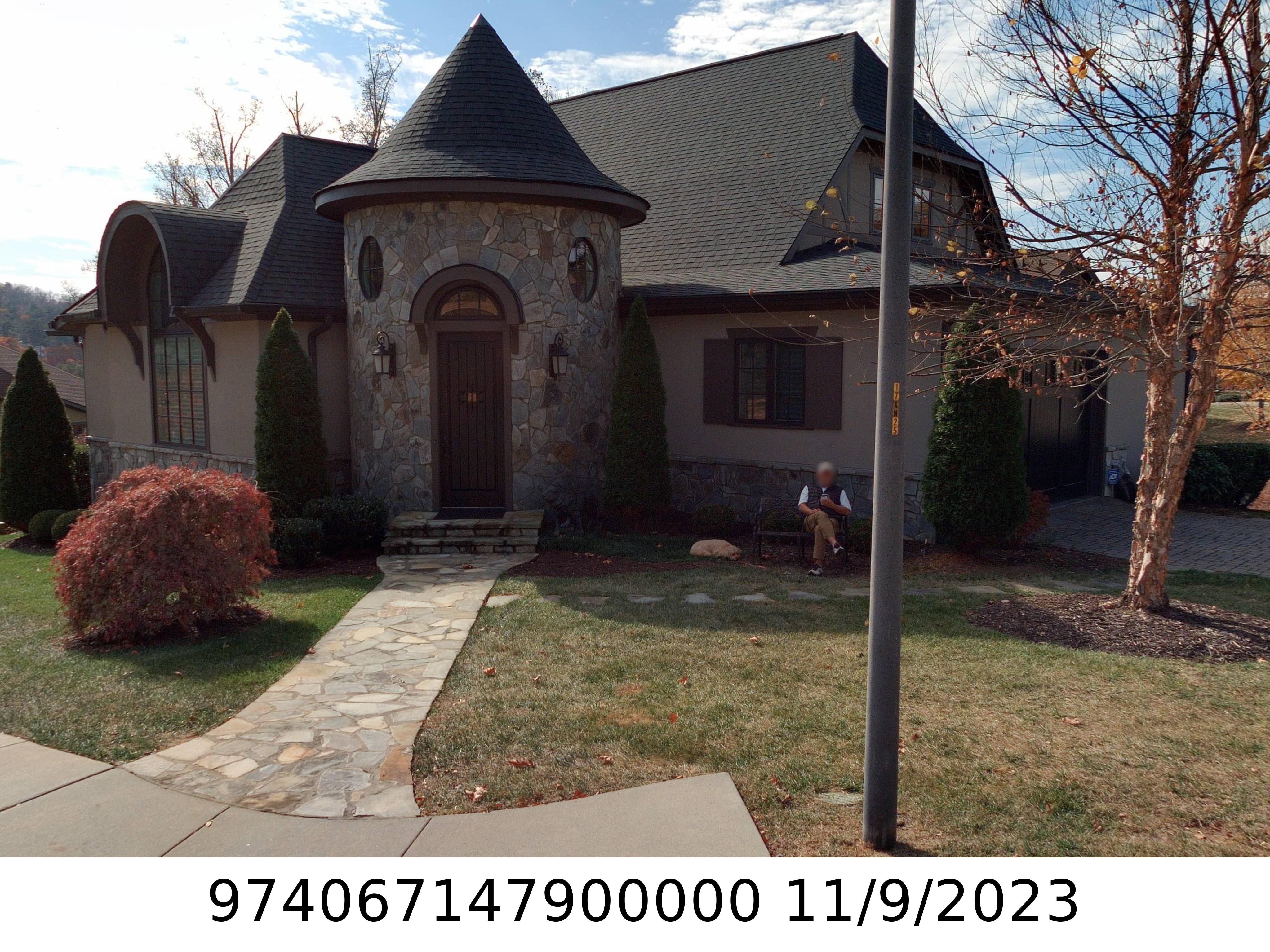 A picture of the property located at 4 CHANTILLY DR, ASHEVILLE NC 28804.