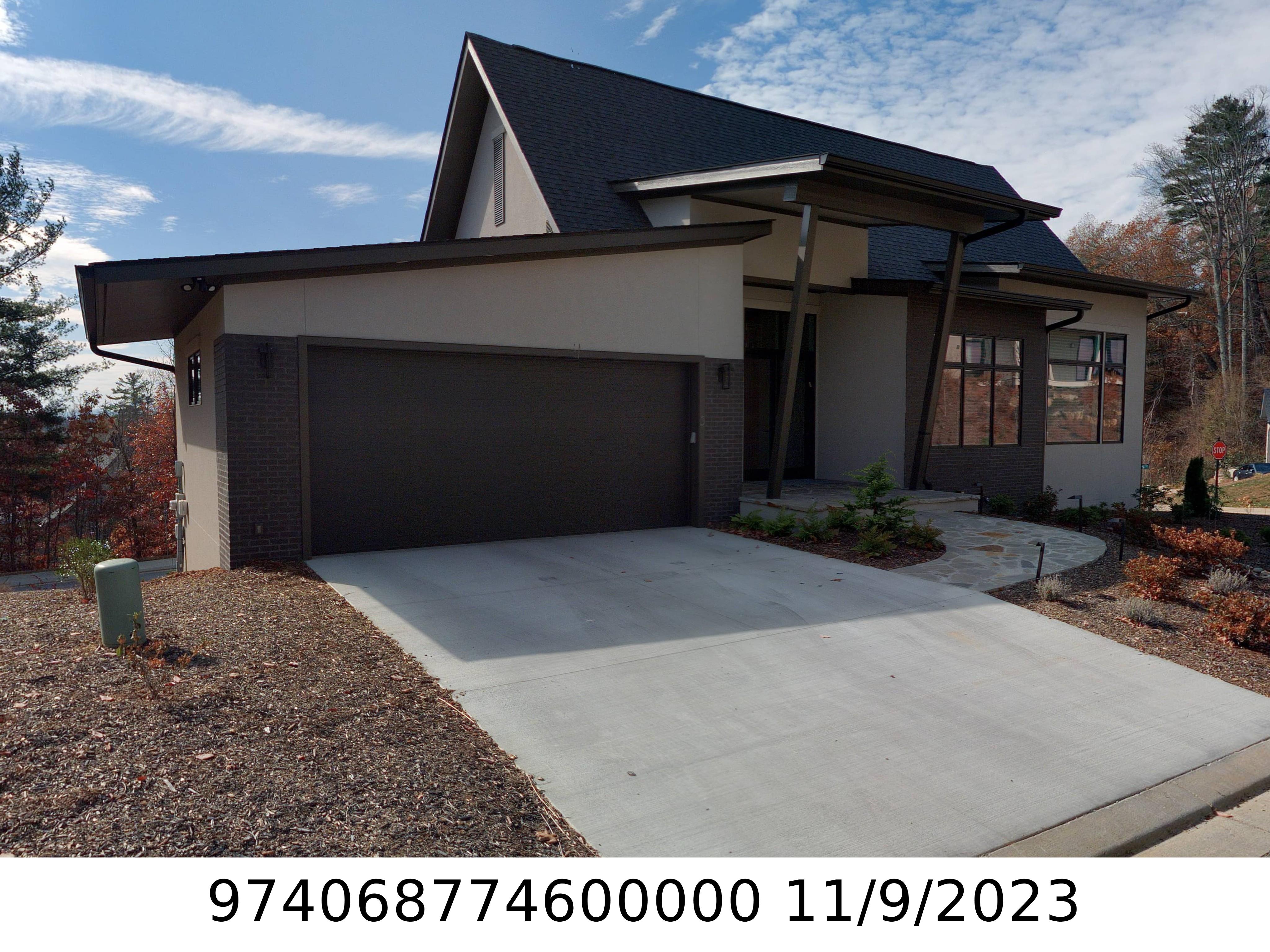 A picture of the property located at 5 VINCENNES CT, ASHEVILLE NC 28804.