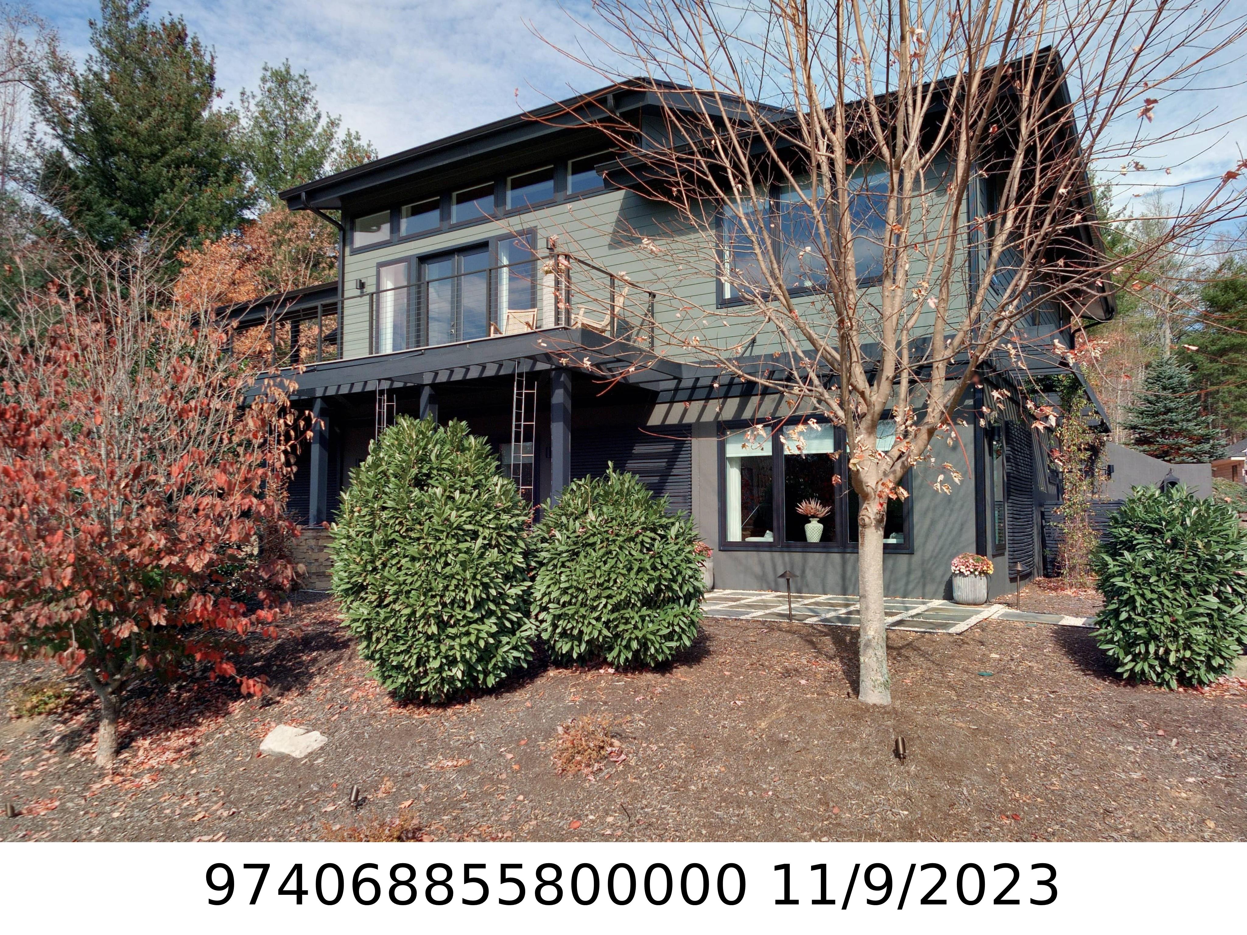 A picture of the property located at 11 BAYONNE TRL, ASHEVILLE NC 28804.