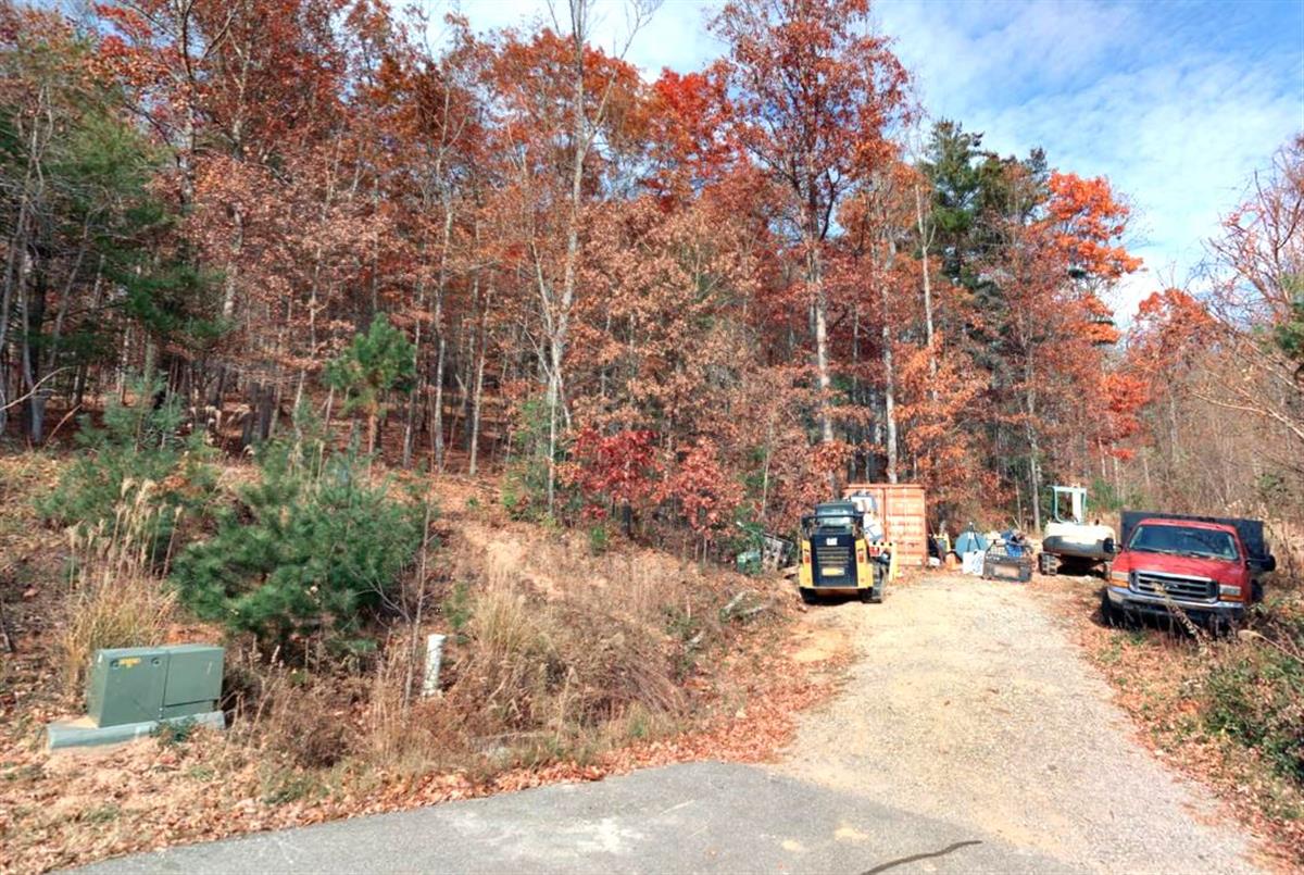 A picture of the property located at 42 VINCENNES CT, ASHEVILLE NC 28804.