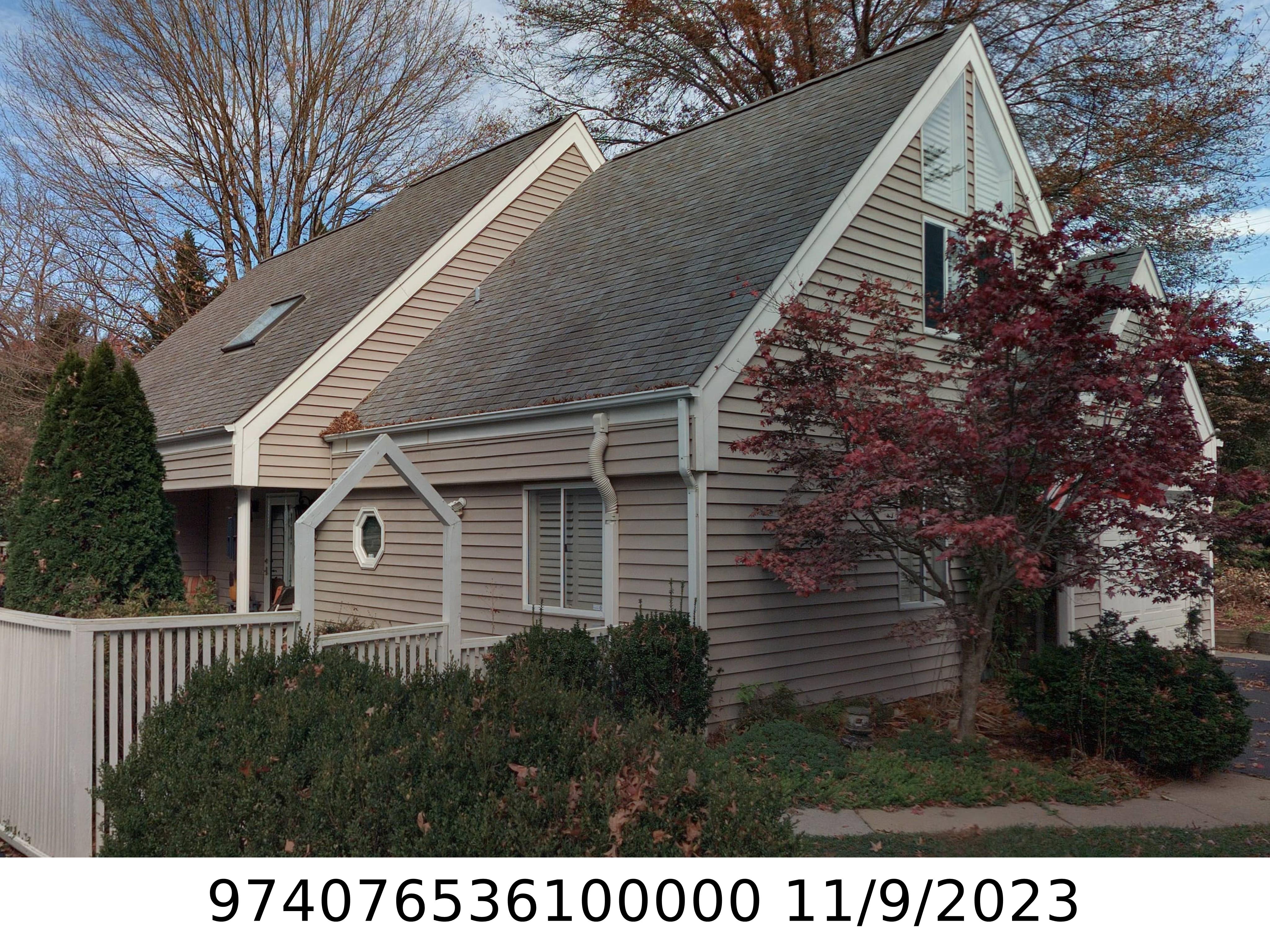 A picture of the property located at 15 STUART CIR, ASHEVILLE NC 28804.