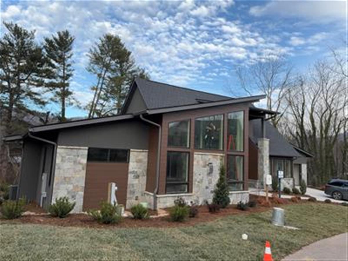 A picture of the property located at 11 KIFTSGATE CT, ASHEVILLE NC 28804.
