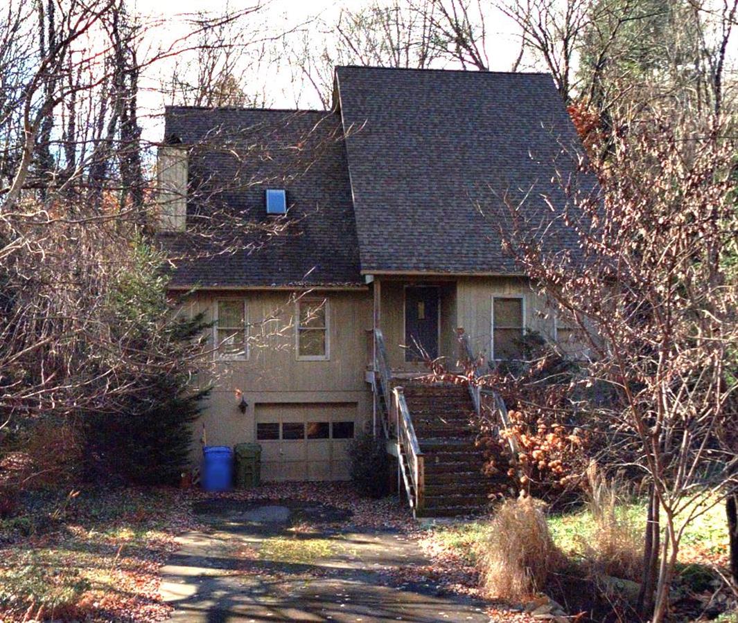 A picture of the property located at 10 W CRABAPPLE LN, ASHEVILLE NC 28804.