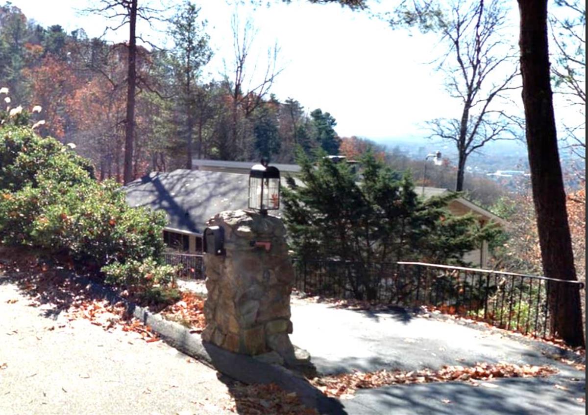 A picture of the property located at 9 SUNSET LN, ASHEVILLE NC 28804.
