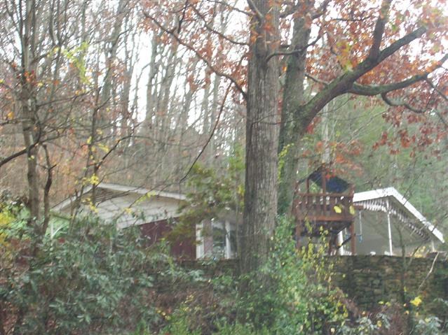 A picture of the property located at 19 GRIFFING CIR, ASHEVILLE NC 28804.