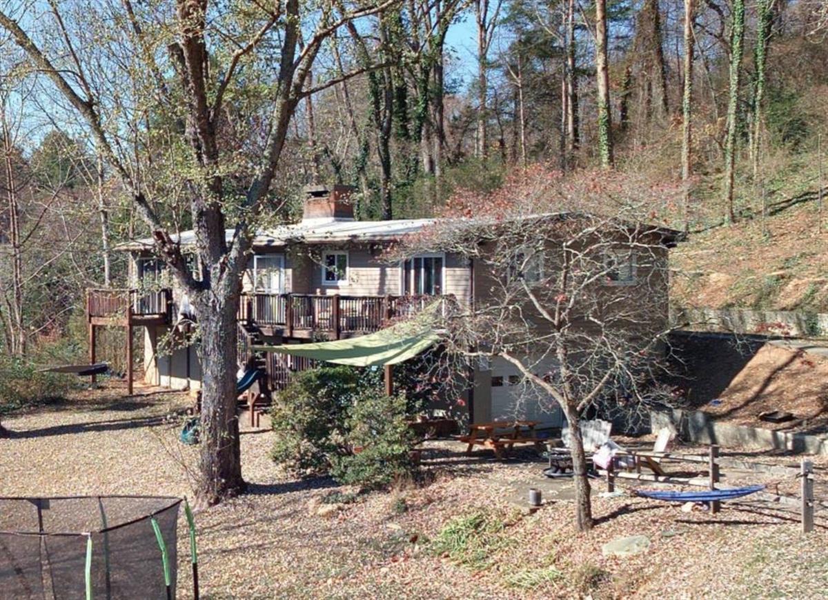 A picture of the property located at 1 VALLEY LN, ASHEVILLE NC 28804.