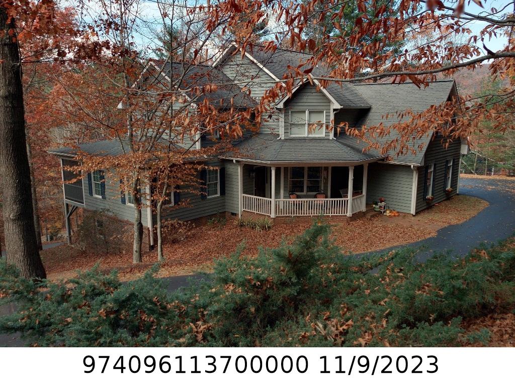 A picture of the property located at 135 SKYVIEW CIR, ASHEVILLE NC 28804.