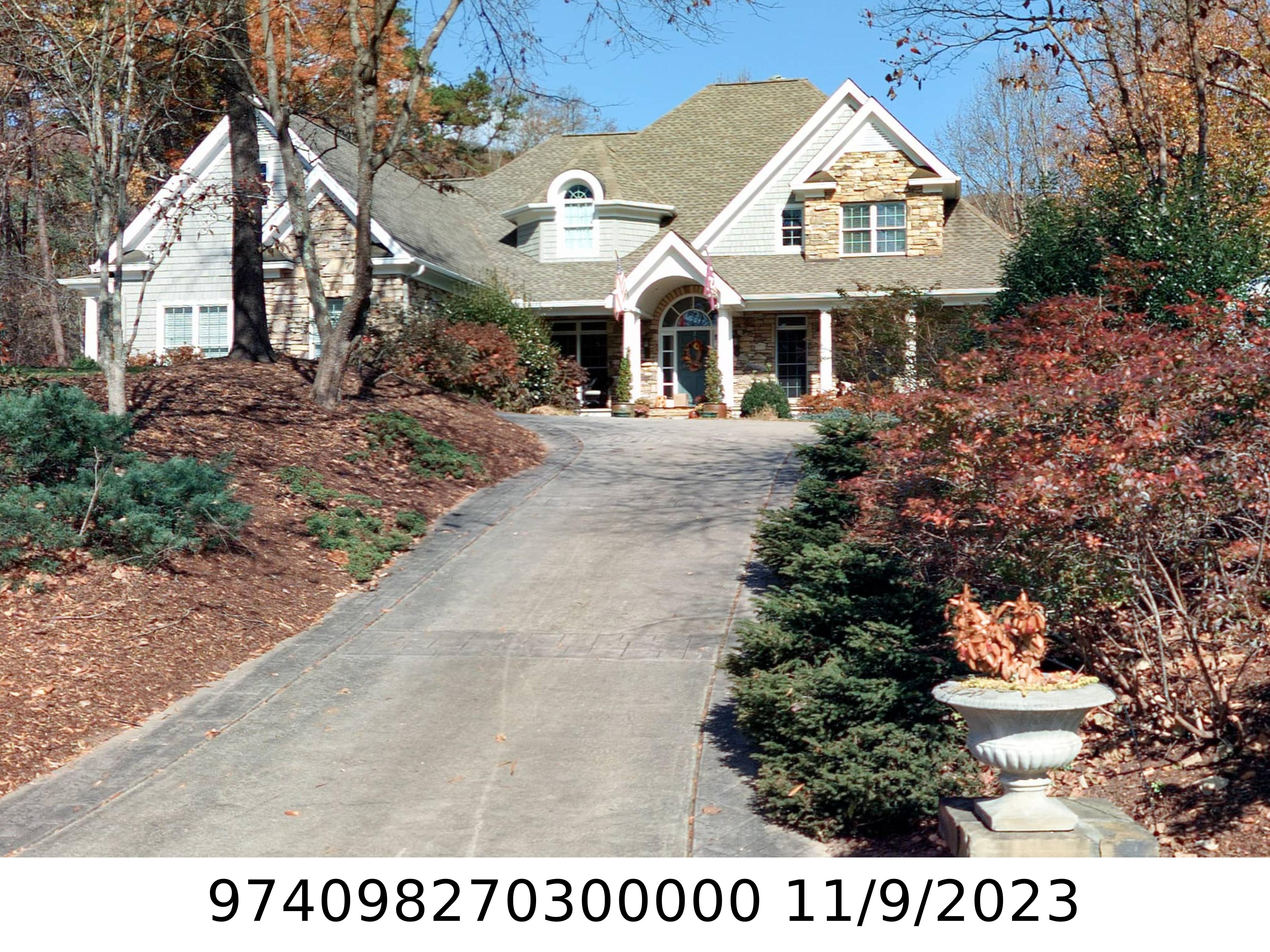 A picture of the property located at 15 BEAVER CREEK LN, ASHEVILLE NC 28804.