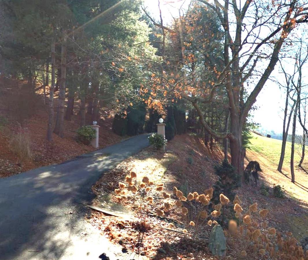 A picture of the property located at 7 BLACKBERRY LN, ASHEVILLE NC 28804.