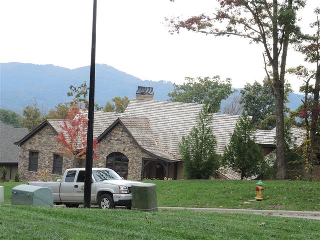 A picture of the property located at 34 SUMMIT TOWER CIR, ASHEVILLE NC 28804.