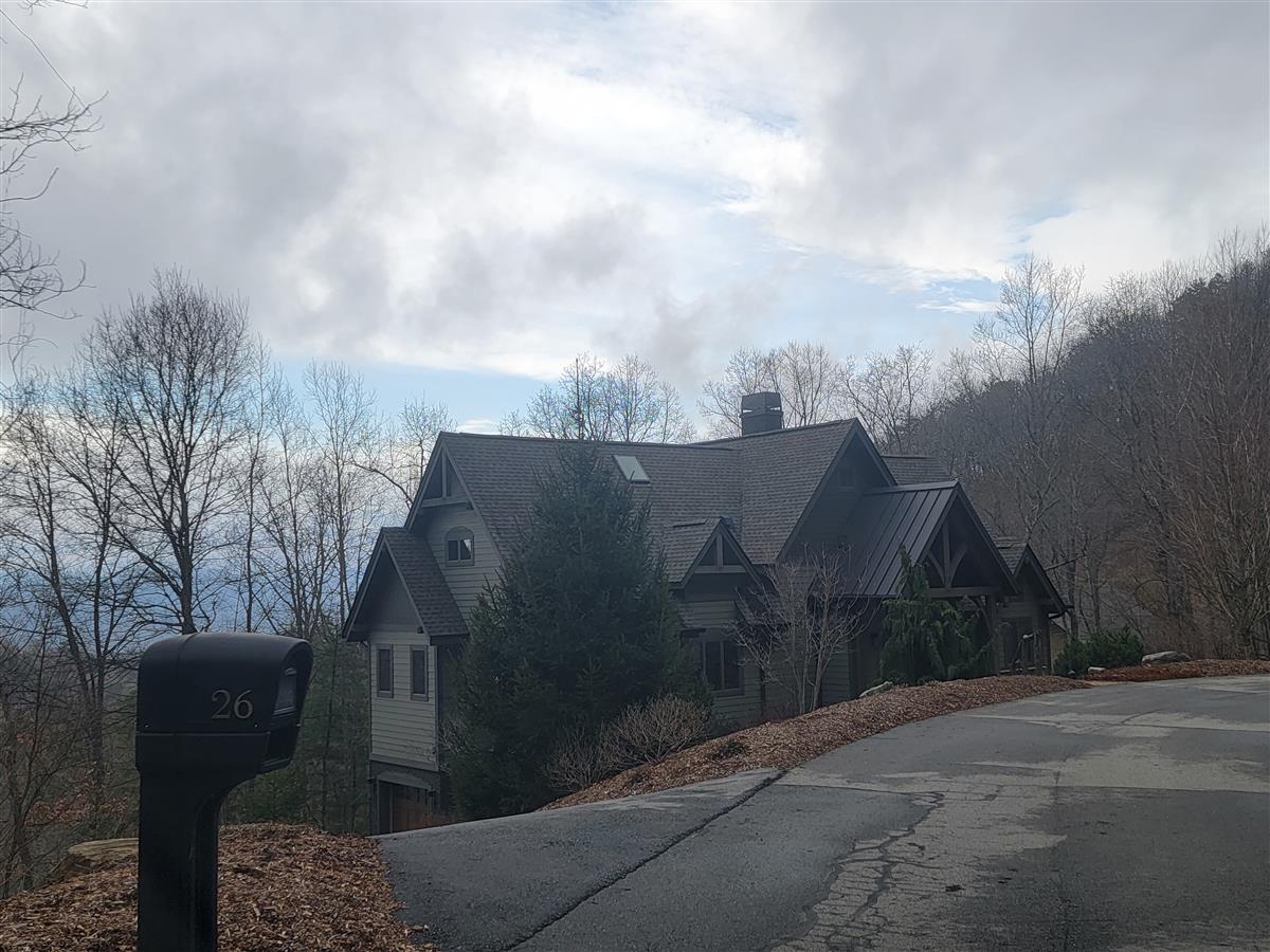 A picture of the property located at 26 FINCH DR, ASHEVILLE NC 28804.