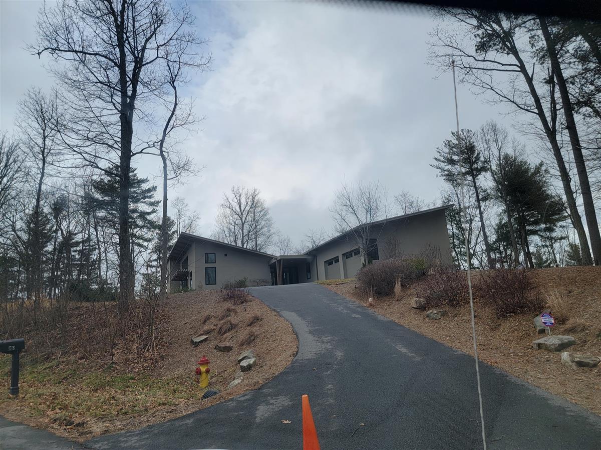 A picture of the property located at 15 KATIES RIDGE DR, ASHEVILLE NC 28804.