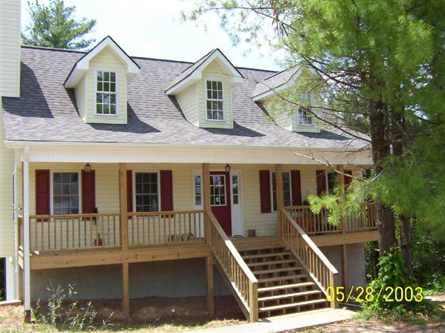 A picture of the property located at 4 STRAWBERRY LN, WEAVERVILLE NC 28787.
