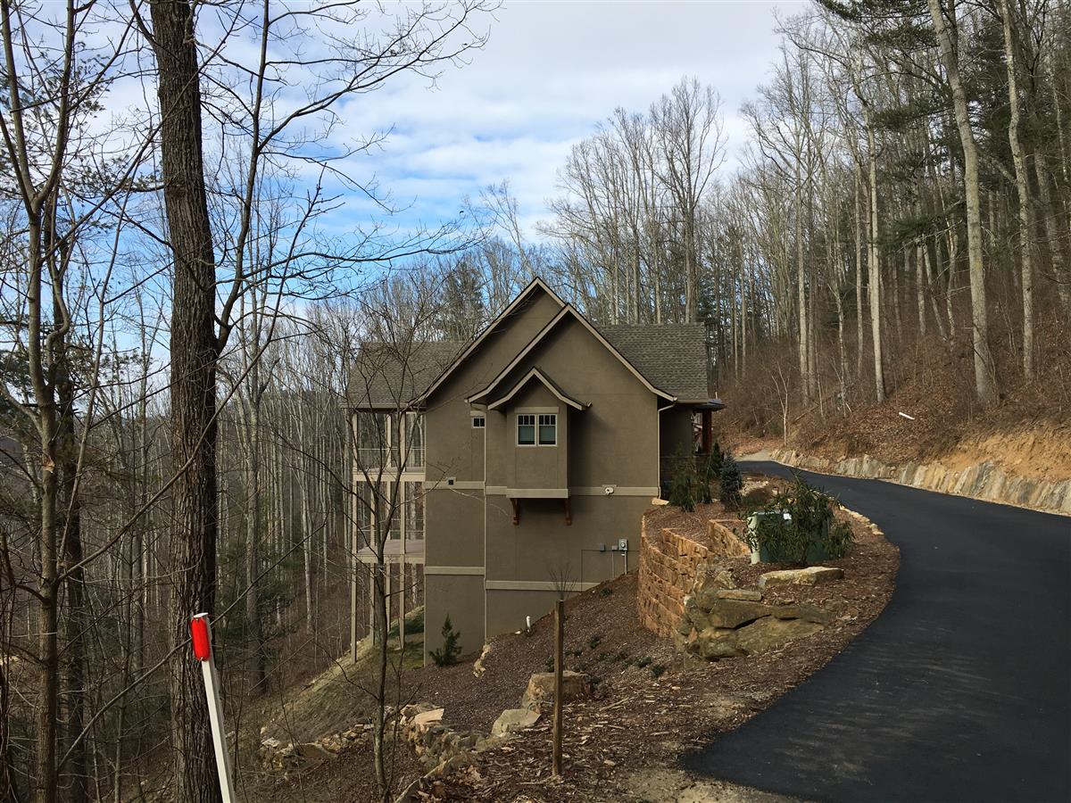 A picture of the property located at 32 TIMBERWOLF CT, ASHEVILLE NC 28804.