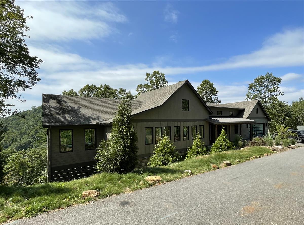 A picture of the property located at 133 VENTANA DR, ASHEVILLE NC 28804.