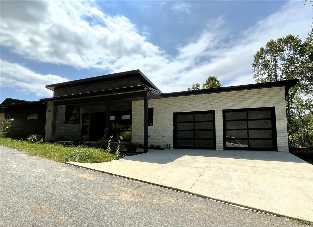 A picture of the property located at 139 VENTANA DR, ASHEVILLE NC 28804.