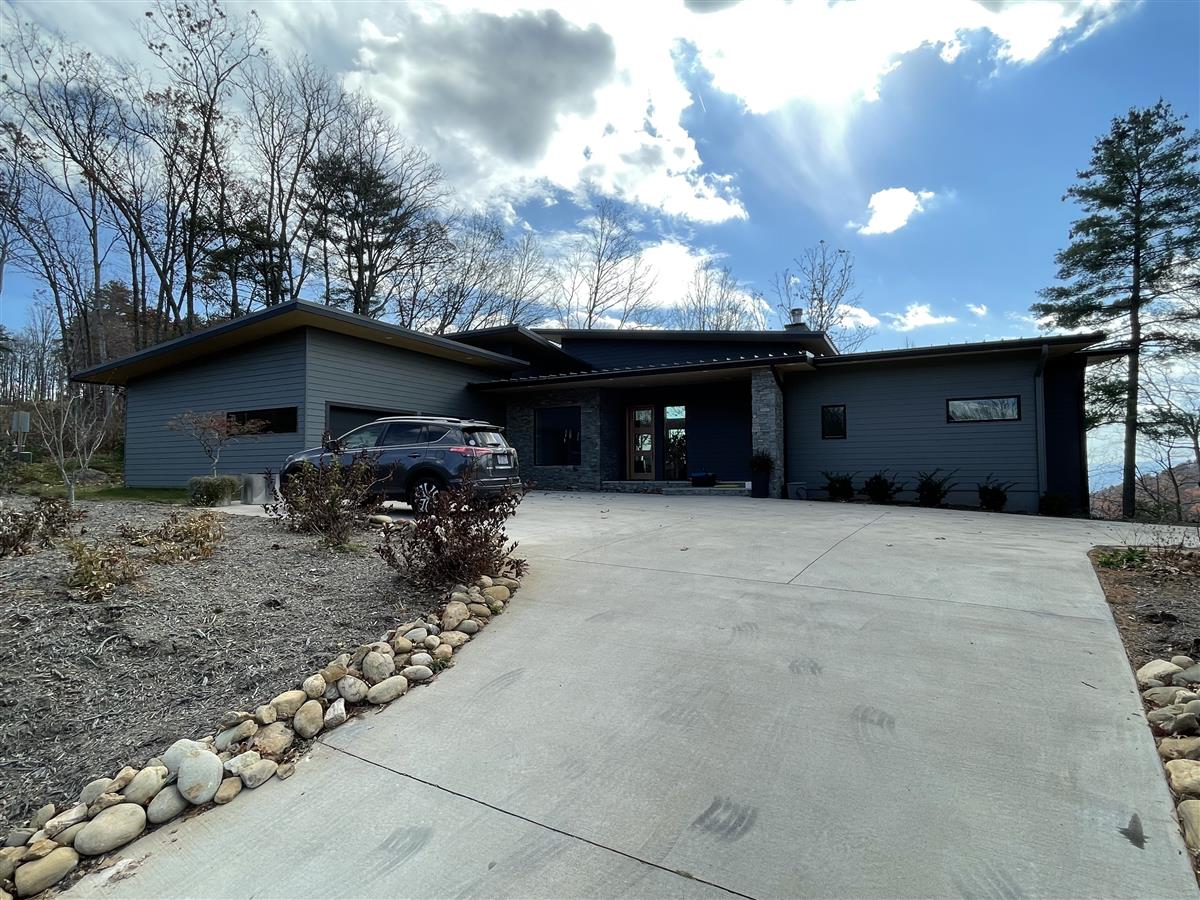 A picture of the property located at 337 RETREAT RIDGE WAY, ASHEVILLE NC 28804.