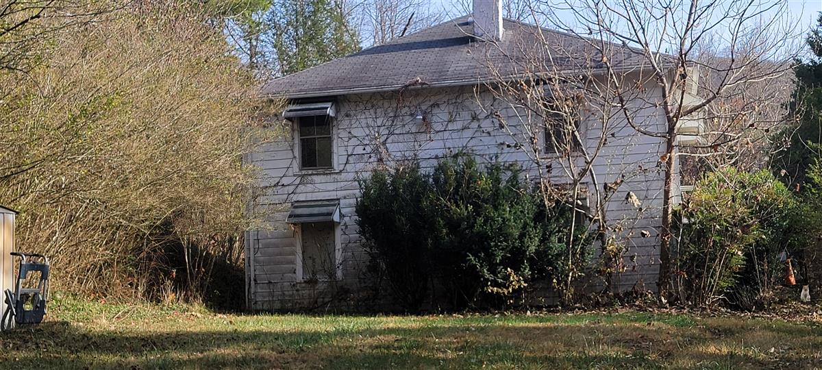 A picture of the property located at 32 UPPER HERRON COVE RD, WEAVERVILLE NC 28787.