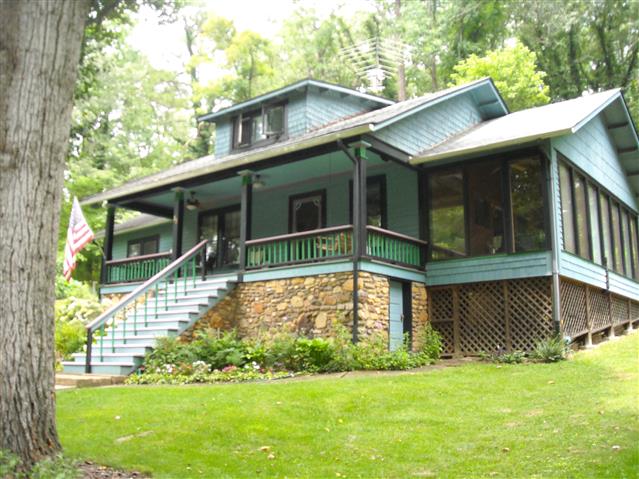 A picture of the property located at 33 REYNOLDS LN, WEAVERVILLE NC 28787.
