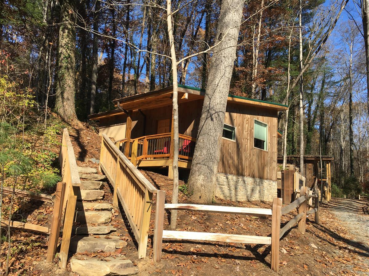 A picture of the property located at 7 REYNOLDS LN, WEAVERVILLE NC 28787.